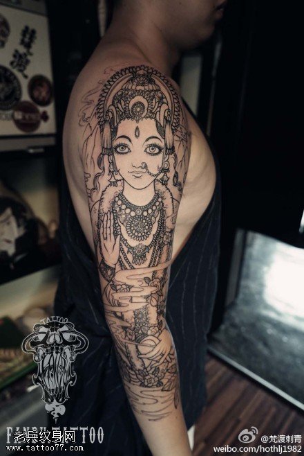 手臂黑灰雪花女神纹身图案