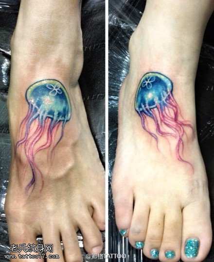 脚背情侣彩色水母纹身图案