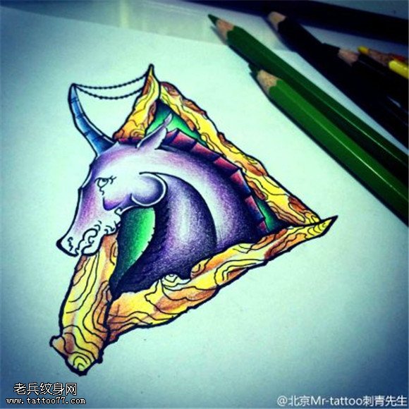 彩色三角形独角兽纹身图片