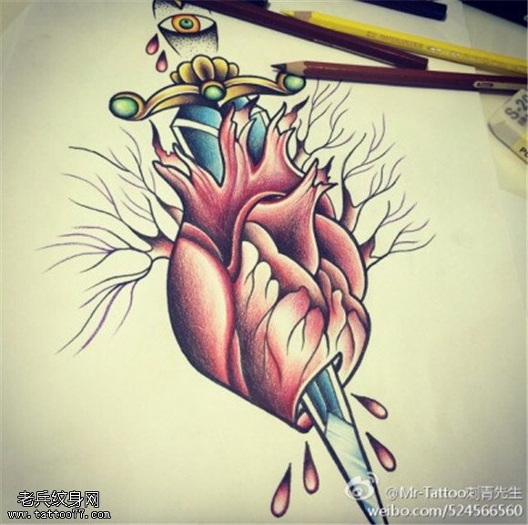彩色个性心脏匕首纹身图案