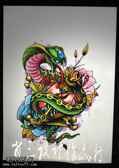 宝石台灯绿蛇纹身图案