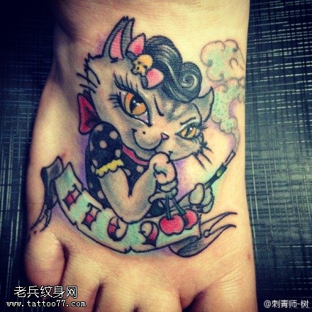 脚背彩色猫咪纹身图片