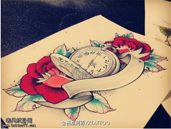 彩色玫瑰花时钟纹身图案