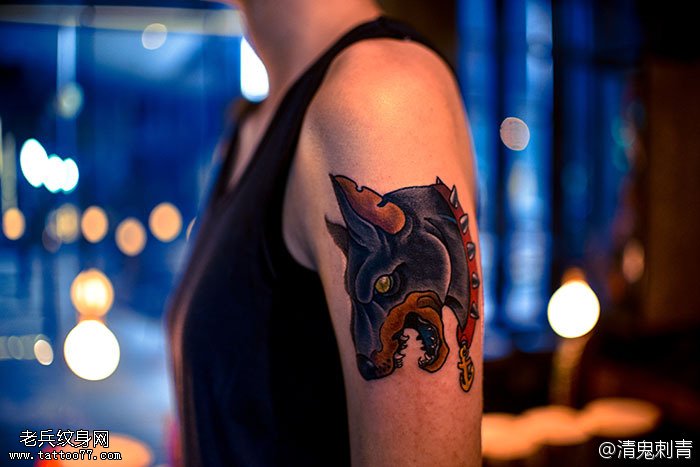 胳膊宝蓝色猎犬凶神恶煞纹身图案