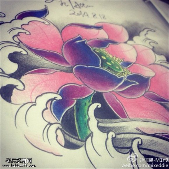 彩色莲花纹身图