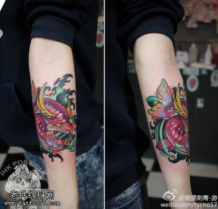 手臂彩色个性鱼纹身图案