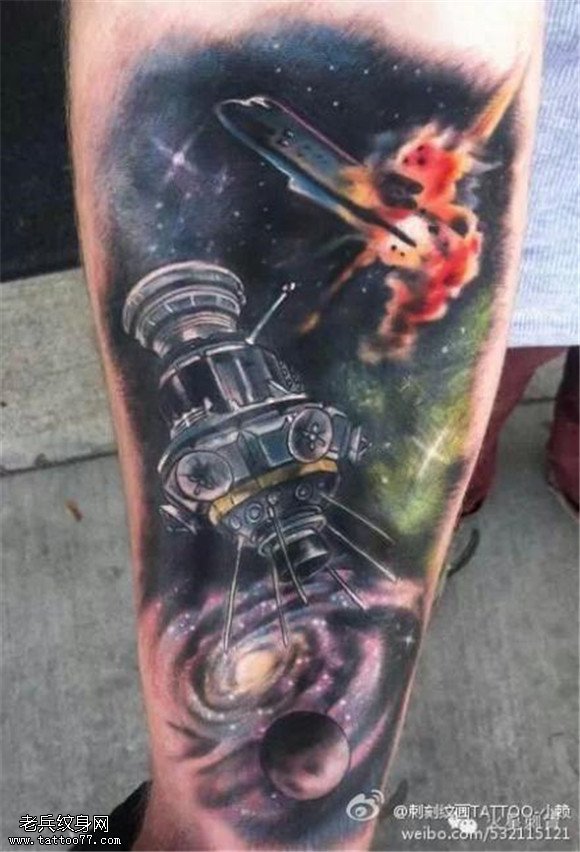 腿部个性星空纹身图片