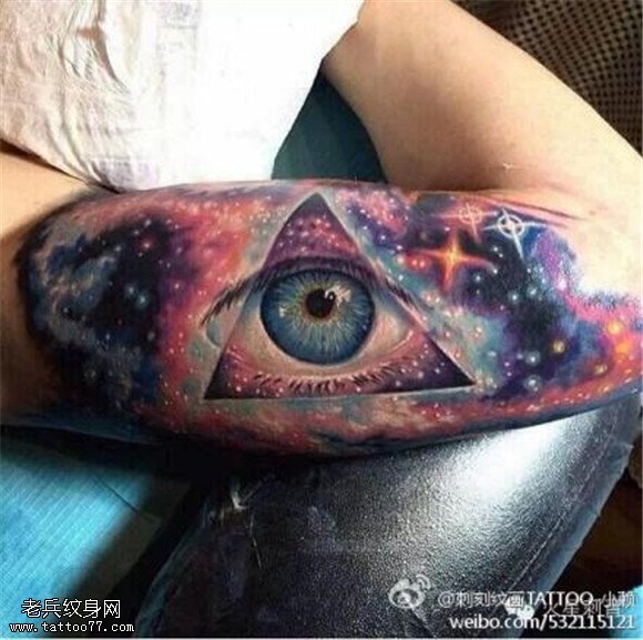手臂彩色星空上帝之眼纹身图片