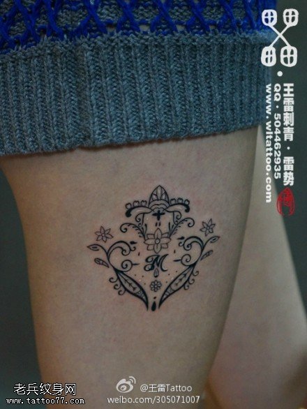 黑色漂亮花纹身图案