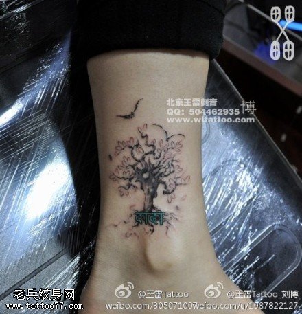 优雅桃花树纹身图案