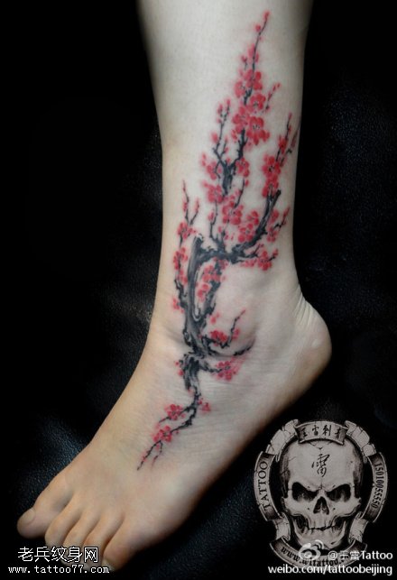 血红美丽梅花纹身图案