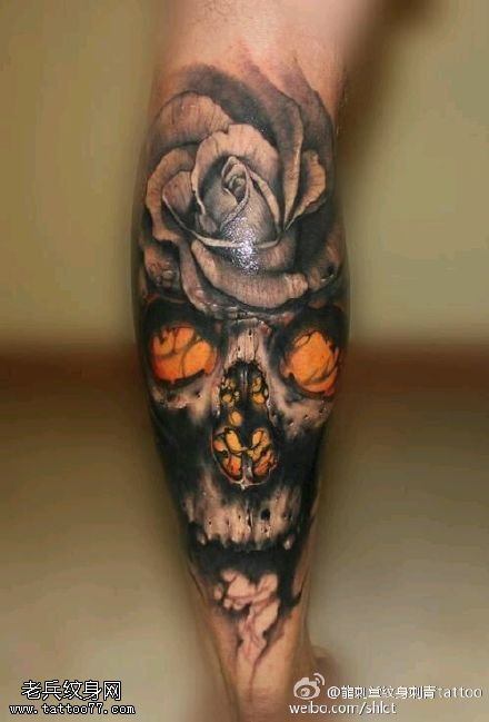 腿部燃烧之花骷髅纹身图案