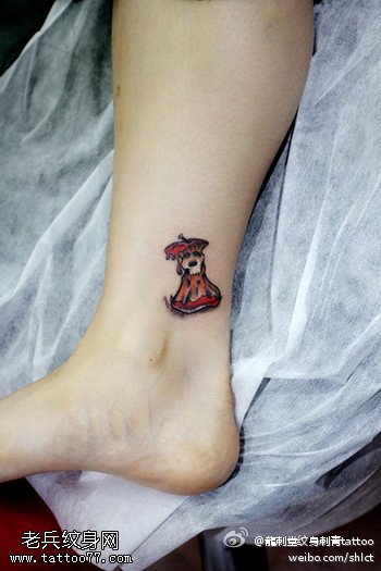 腿部被啃噬过苹果纹身图案