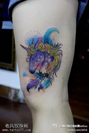独角马紫红色美丽纹身图案