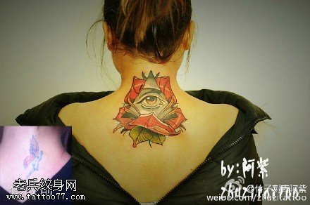 背部玫瑰缠绕上帝之眼纹身图案