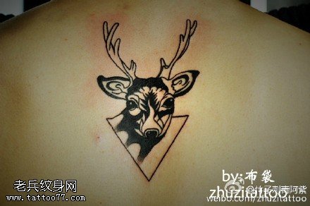 背部点刺鹿头纹身图案