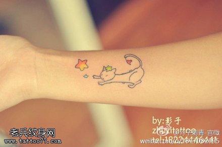 胳膊点刺小猫咪纹身图案