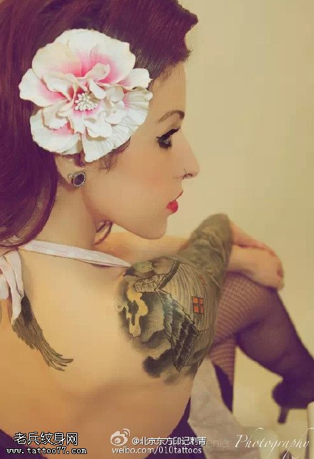 欧美风性感美女花甲纹身图案