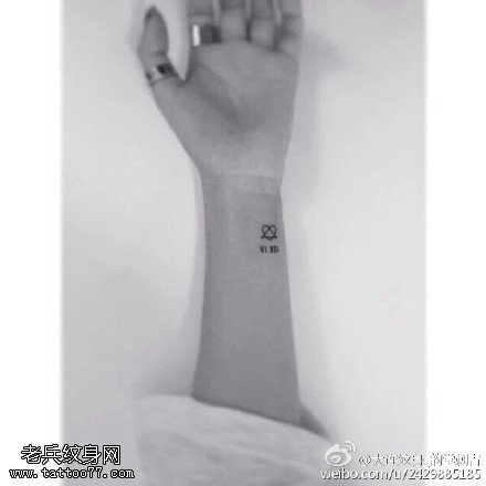 精致小巧的心形纹身图案
