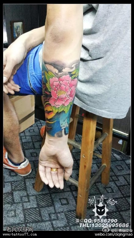 中国风传统荷花纹身图案