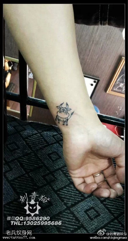 精致清新的小牛纹身图案