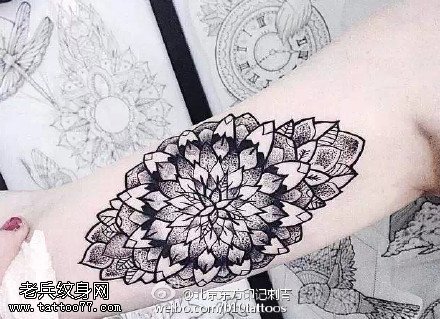 经典传统的梵花纹身图案