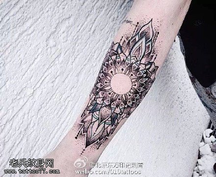 经典大气的梵花纹身图案