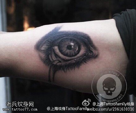 逼真的全视之眼纹身图案