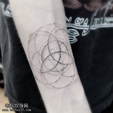 几何图形点刺纹身图案