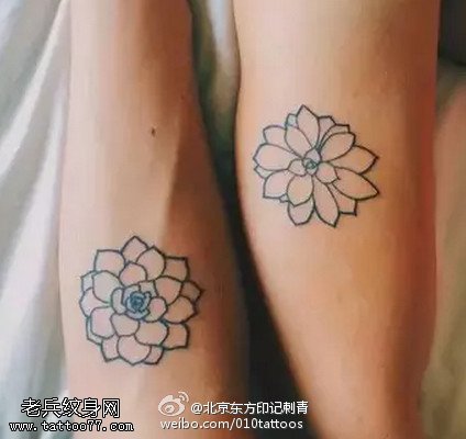 传统的点刺莲花纹身图案