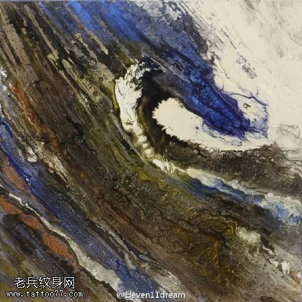 水墨画澎湃的海浪纹身图案