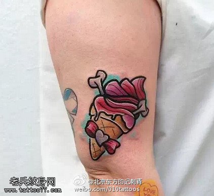 彩绘冰激凌蝴蝶结纹身图案
