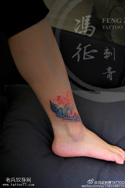水墨彩绘漂亮的羽毛纹身图案