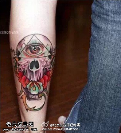 惊悚的骷髅全视眼纹身图案