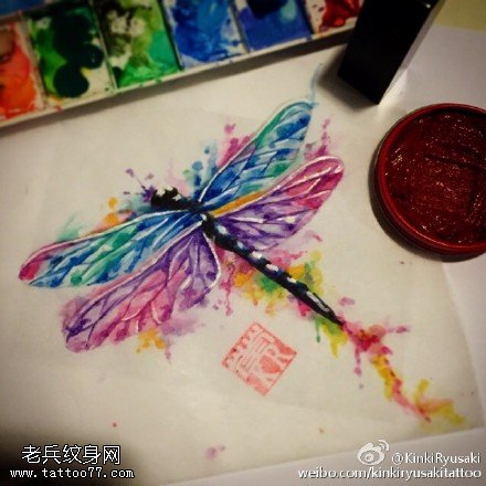 水墨彩绘蜻蜓纹身图案