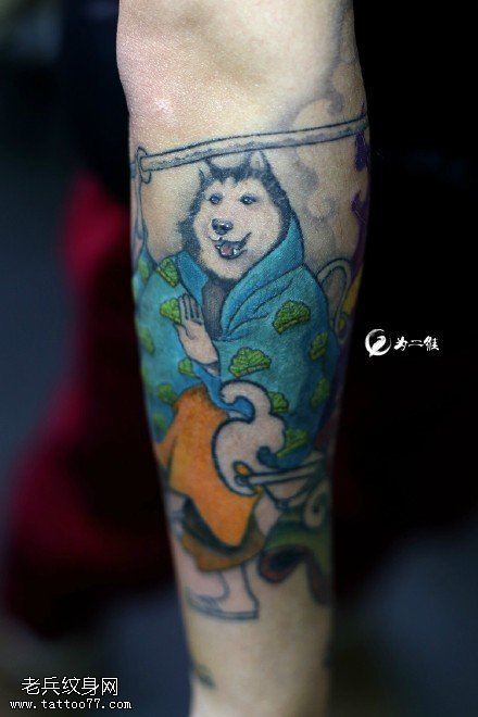 经典彩绘人身狼头纹身图案