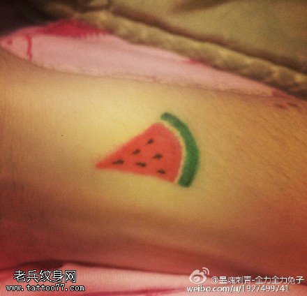 清爽的西瓜纹身图案