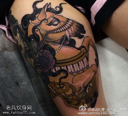 经典奔驰的骏马纹身图案