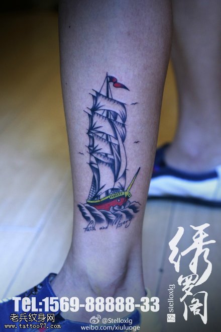 经典彩绘的帆船纹身图案