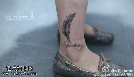 经典漂亮的羽毛纹身图案