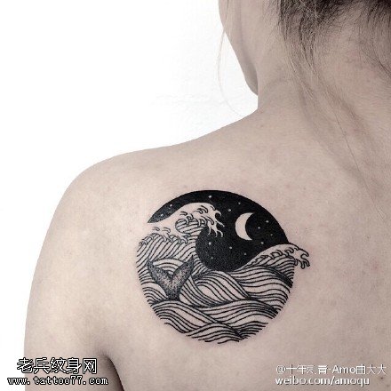 经典的海浪月亮纹身图案