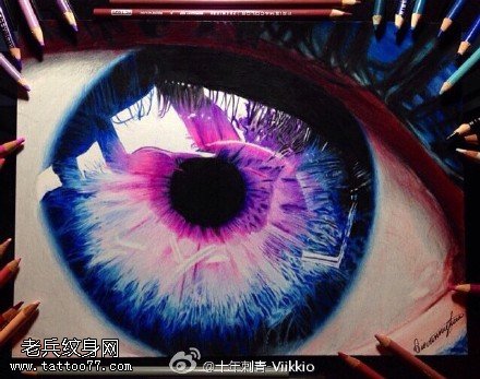 手绘逼真的3D眼睛纹身图案