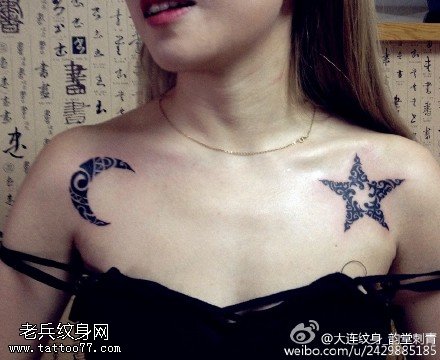 肩膀经典的星星月亮纹身图案