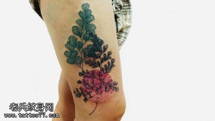 经典的树叶纹身图案