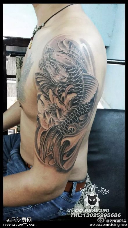 中国风经典的莲花锦鲤纹身图案