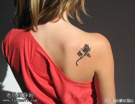 精致的玫瑰花纹身图案