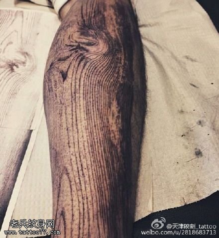 逼真写实的木头腿纹身图案