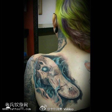 惊悚鸭兽纹身图案