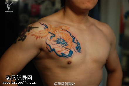 肩膀上的火凤凰纹身图案