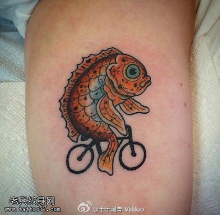 彩绘小鲤鱼骑车纹身图案